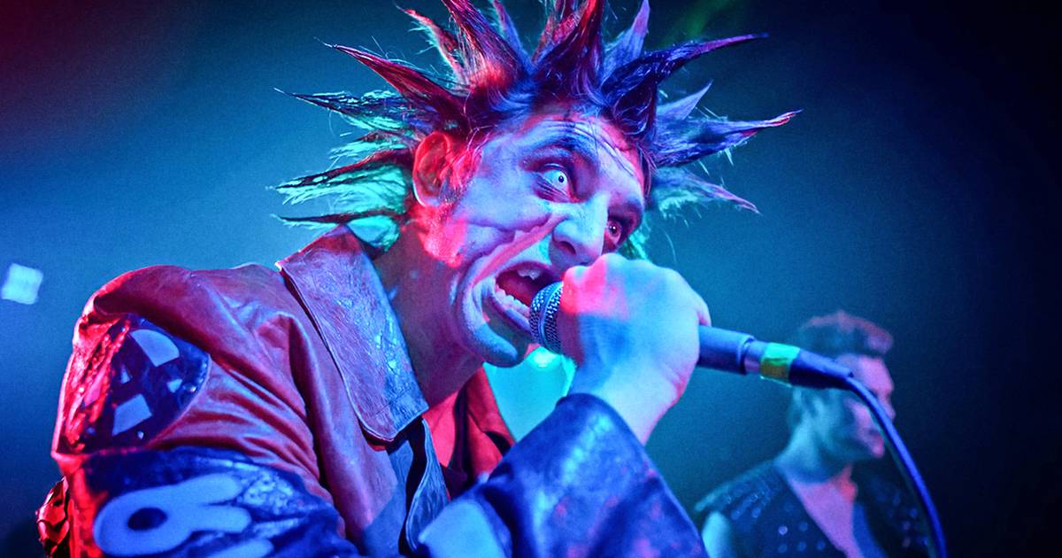 Король и шут постер. Король и шут даром тратили преподаватели время. Киш 1988. Суини тодд горшенев. Король шутов 2014.